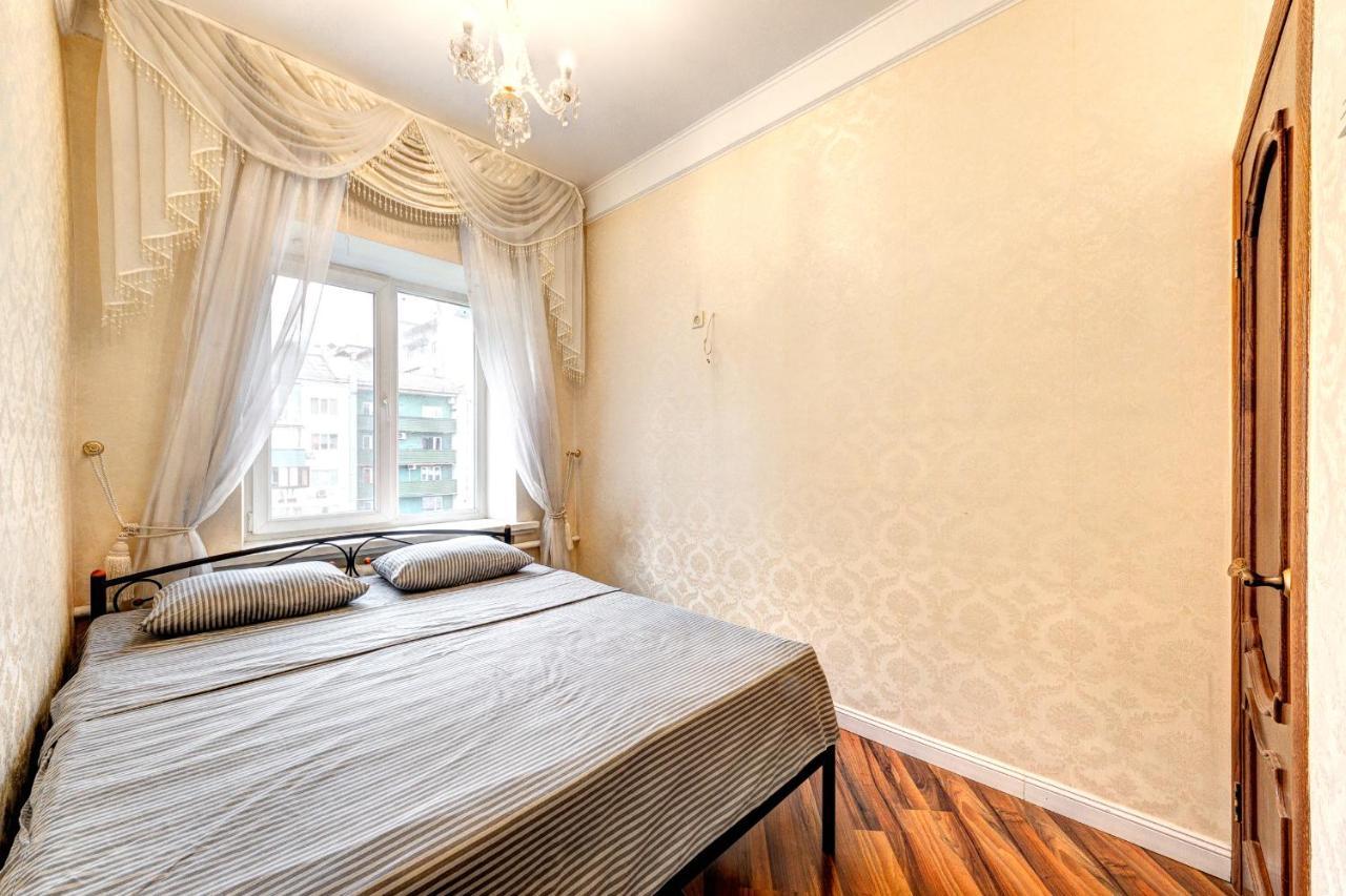 Apartments With 3 Rooms Near Palace Ukraine 키예프 외부 사진