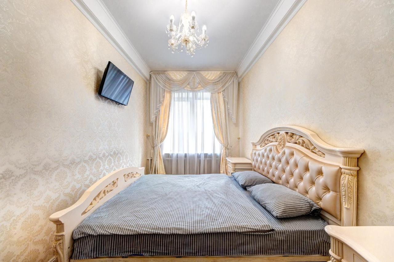 Apartments With 3 Rooms Near Palace Ukraine 키예프 외부 사진
