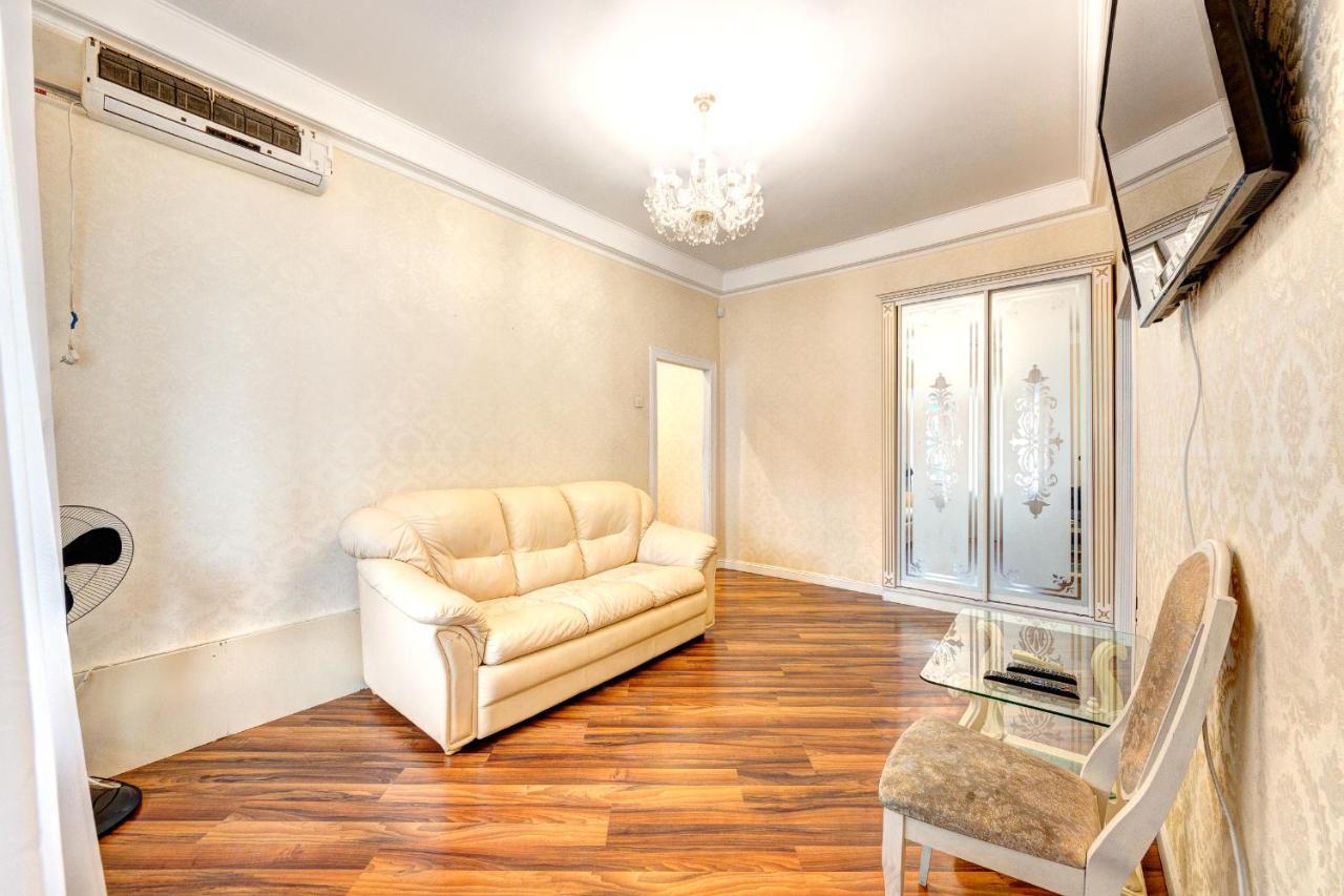 Apartments With 3 Rooms Near Palace Ukraine 키예프 외부 사진