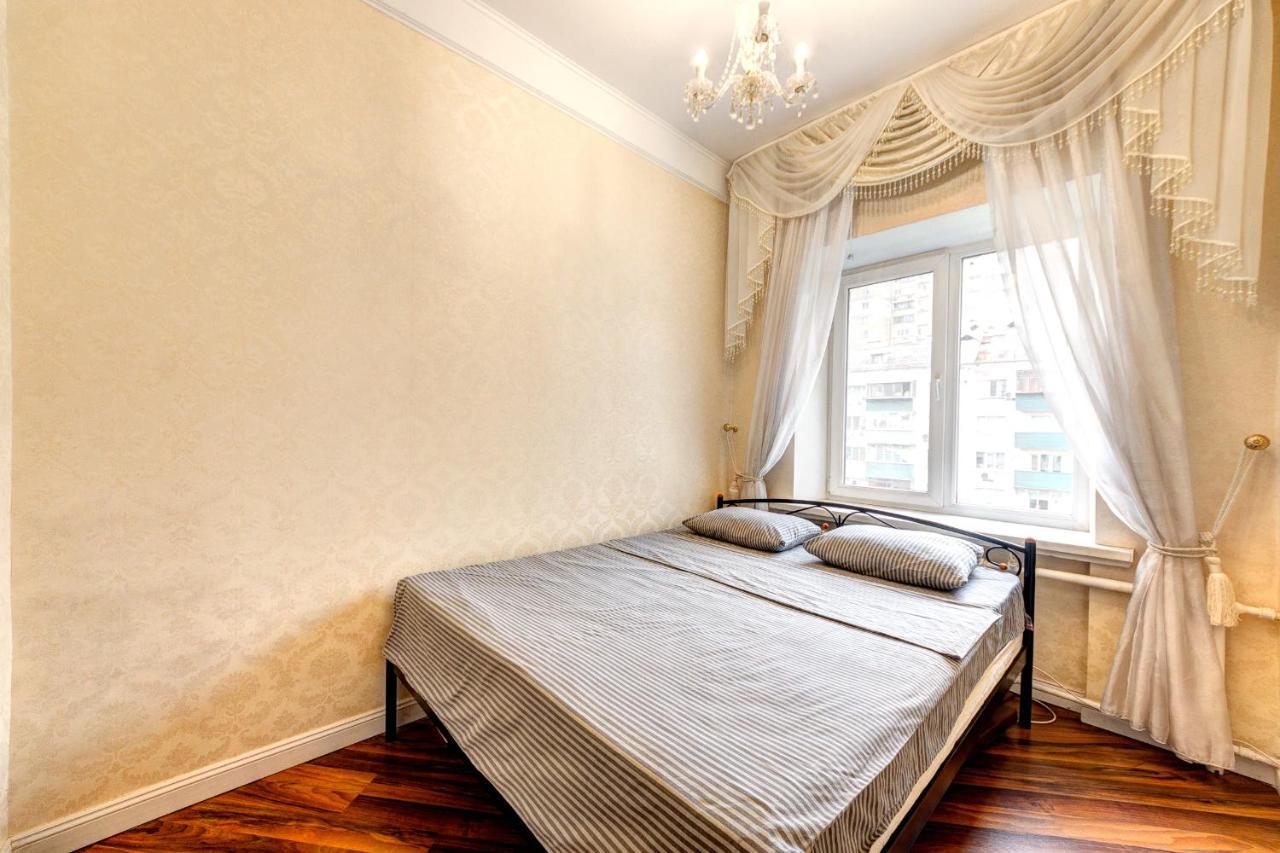 Apartments With 3 Rooms Near Palace Ukraine 키예프 외부 사진