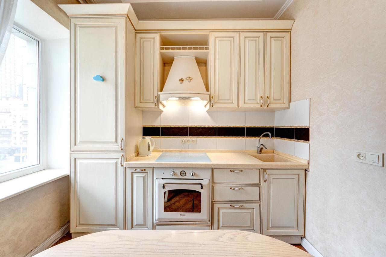 Apartments With 3 Rooms Near Palace Ukraine 키예프 외부 사진