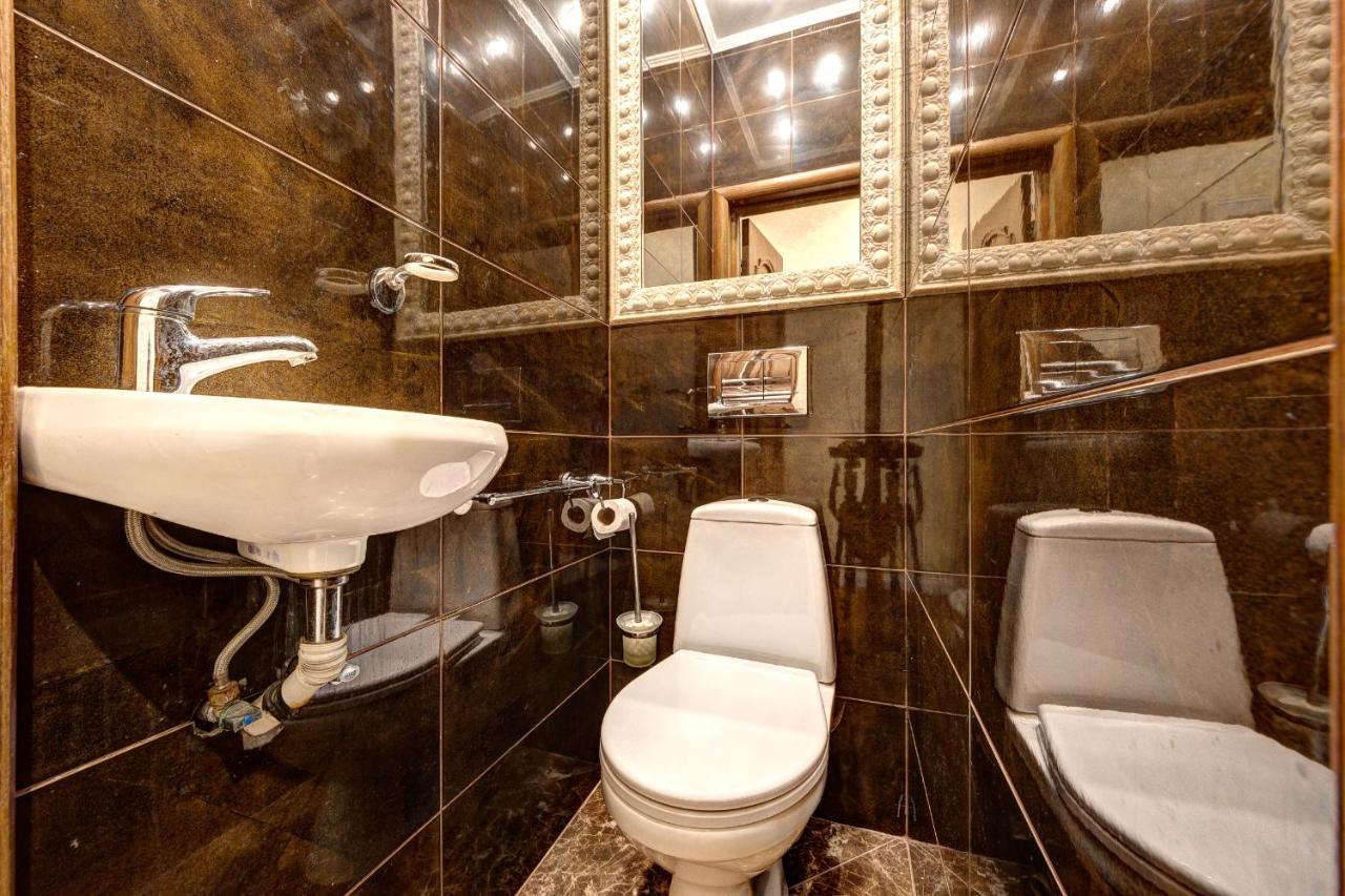 Apartments With 3 Rooms Near Palace Ukraine 키예프 외부 사진